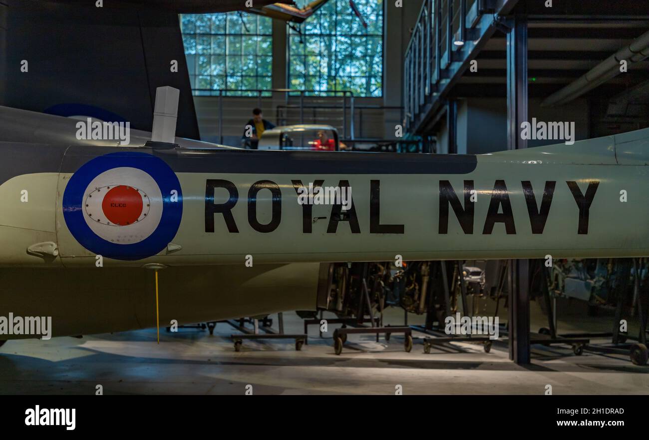 Une photo du logo de la Royal Navy sur le côté d'un avion. Banque D'Images