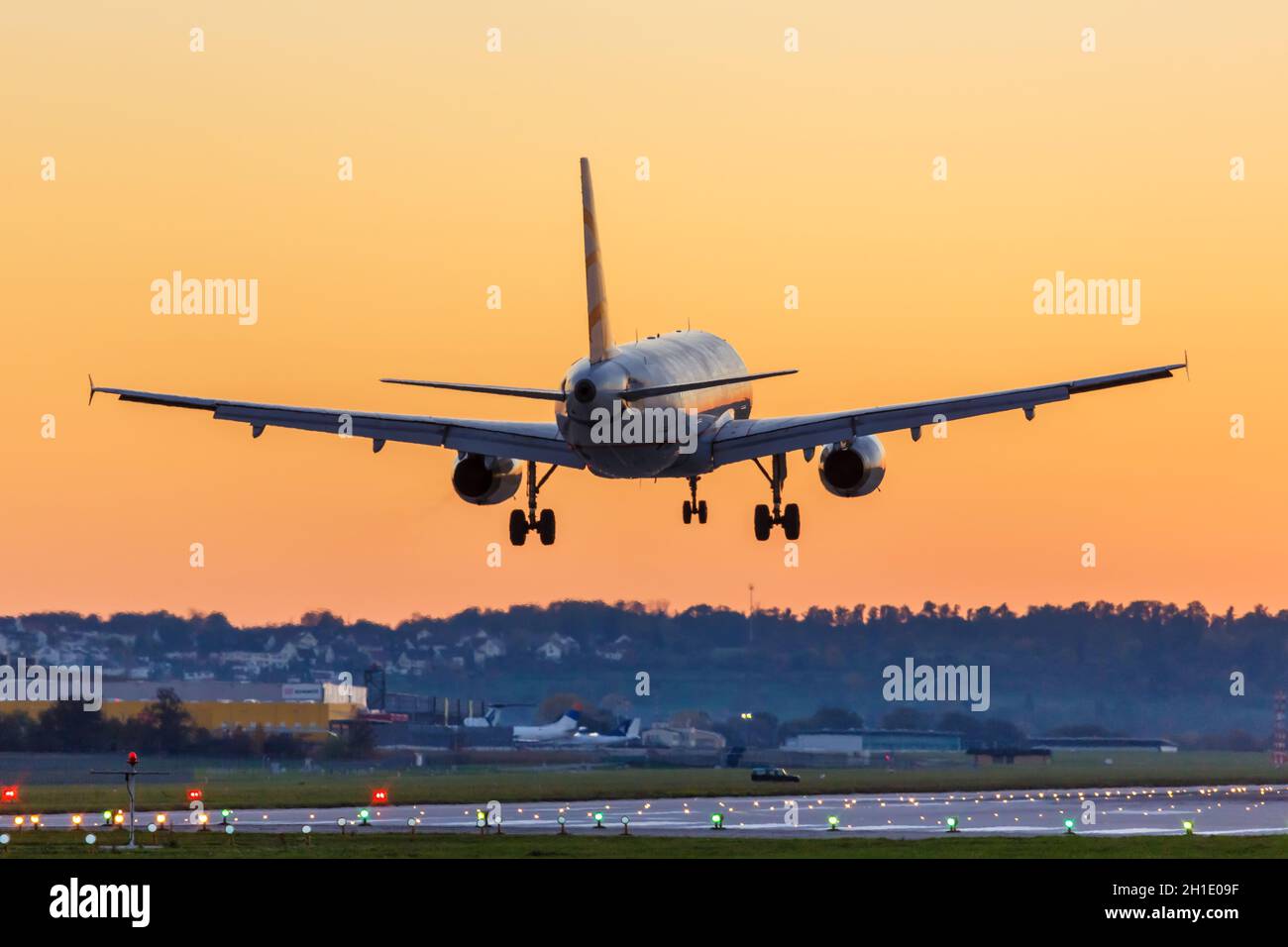 Stuttgart, Allemagne – 15 octobre 2017 : avion A320 Egée Airbus à l'aéroport de Stuttgart (STR) en Allemagne. Airbus est un constructeur européen d'avions b Banque D'Images