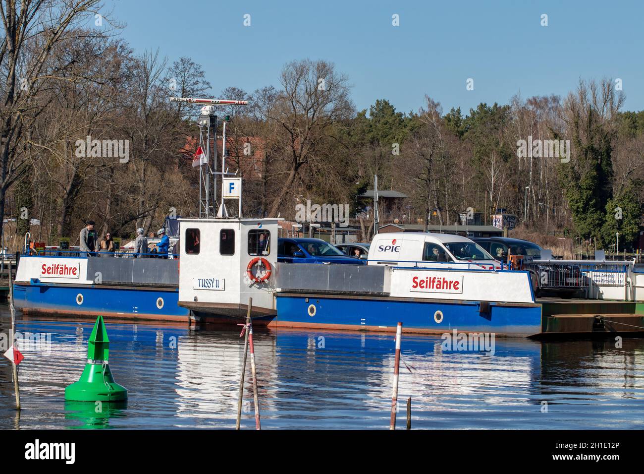 CAPUTH, Allemagne, Brandebourg, 14 mars 2020. Le ferry pour câble de Caputher appelé Tussy 2 pour les voitures et les gens relie Caputh et Geltow sur le wate de Havel Banque D'Images