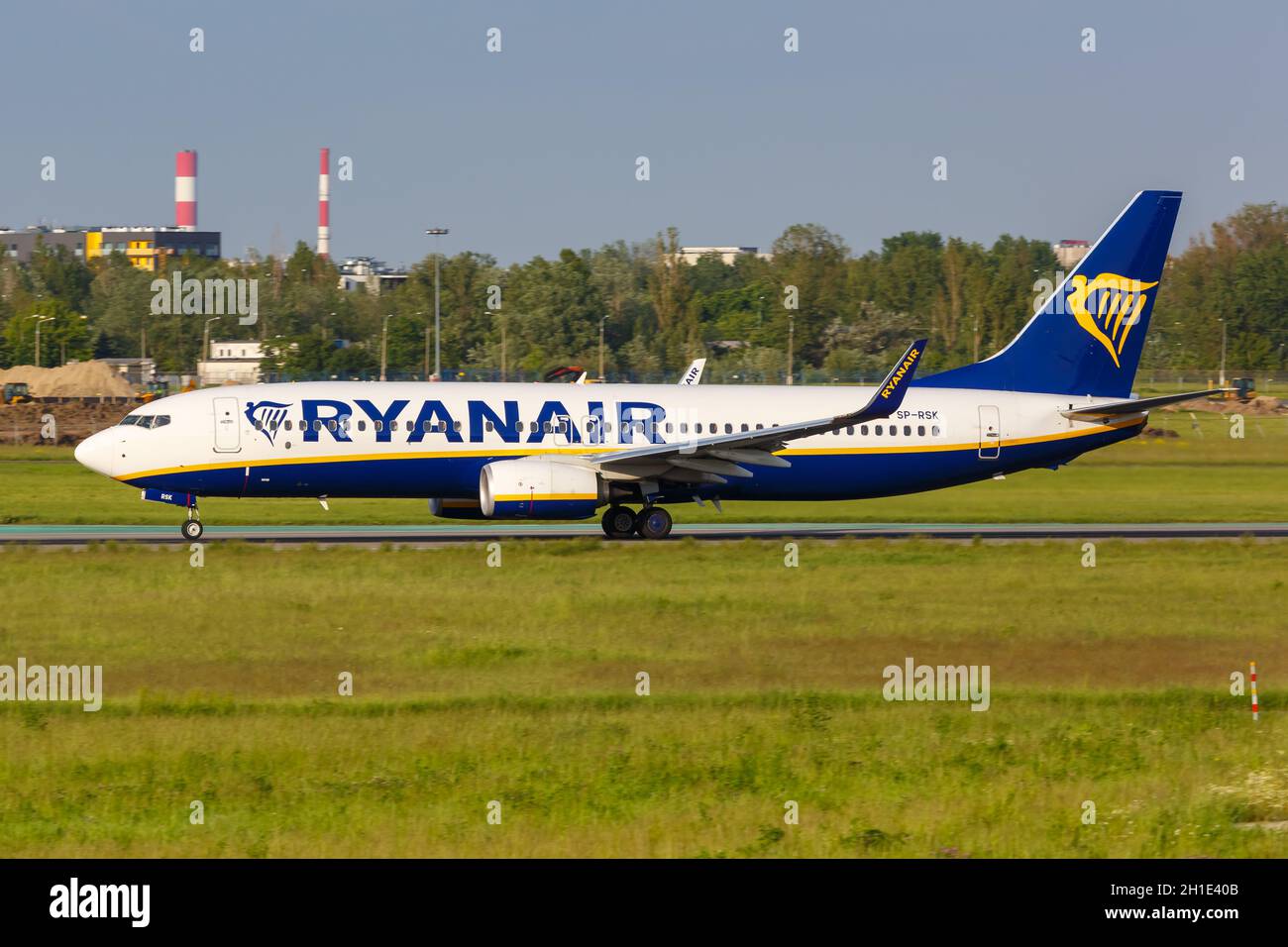 Varsovie, Pologne – 26 mai 2019 : avion Ryanair Sun Boeing 737-800 à l'aéroport de Varsovie (WAW) en Pologne. Boeing est un chef de constructeur américain d'avions Banque D'Images