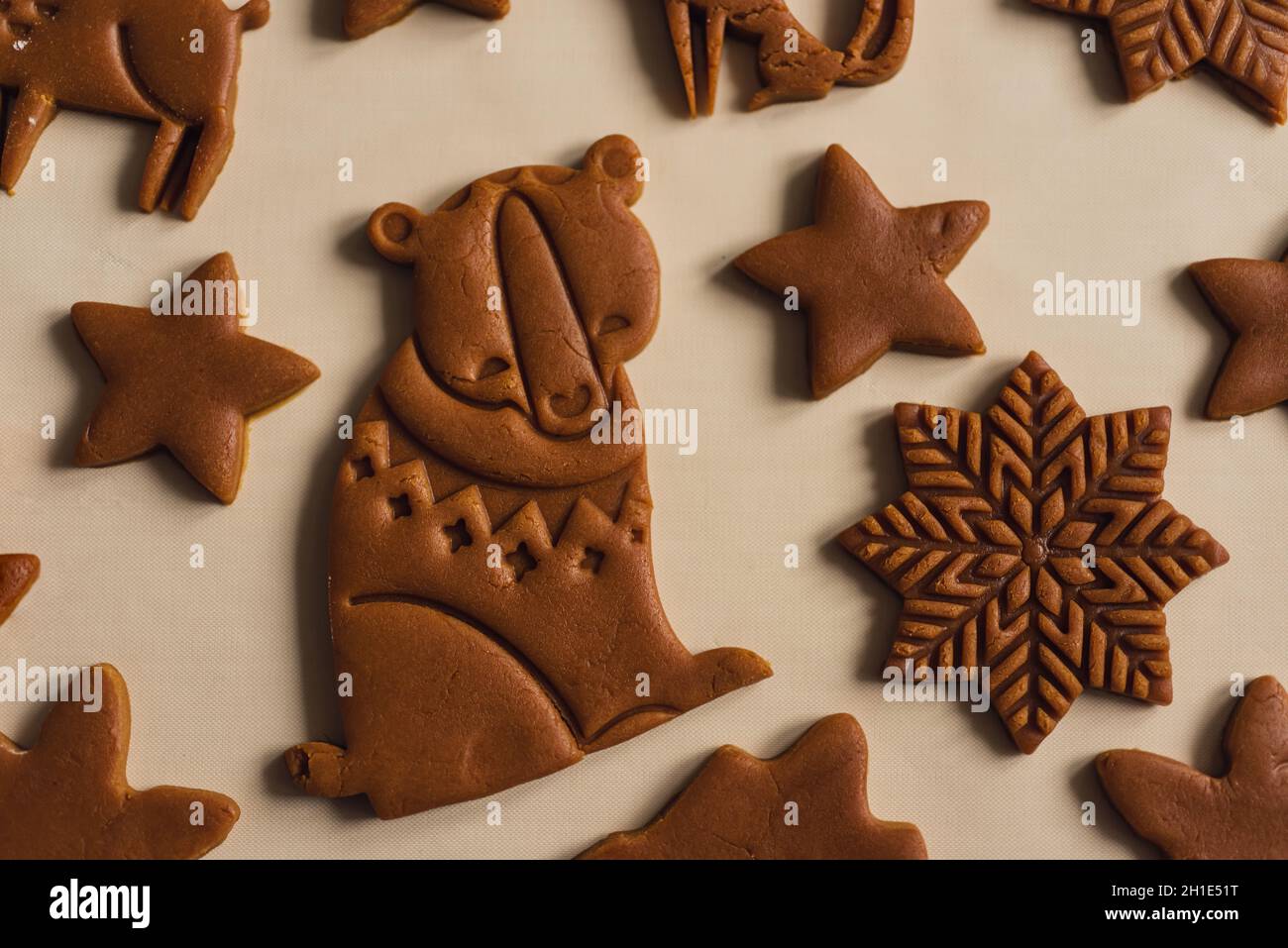 Motif de biscuits de pain d'épice de Noël sous forme d'animaux, flocon de neige Banque D'Images