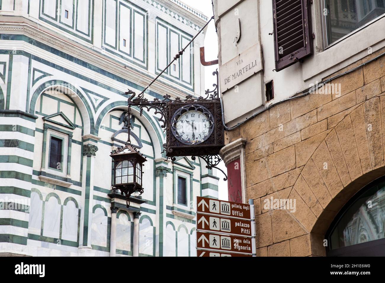 FLORENCE, ITALIE - Avril 2018 : beau coin à Via de Martelli à côté du Baptistère de Saint-Jean à Florence Banque D'Images