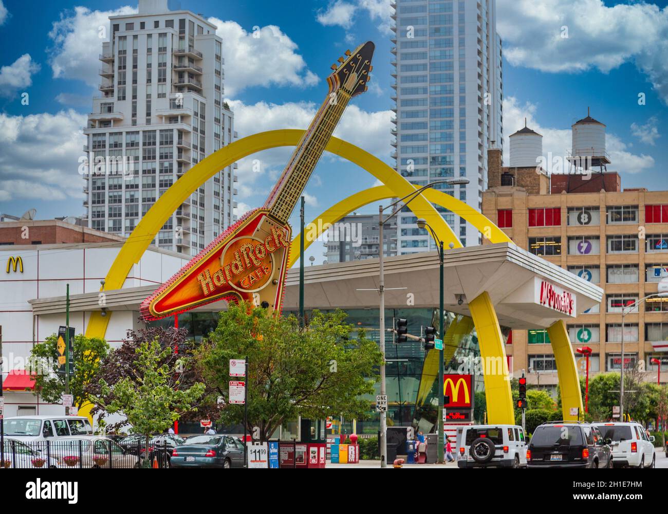 CHICAGO, ILLINOIS - 25 juin 2014 : Hard Rock Cafe Inc. Est une chaîne de restaurants à thème fondée en 1971 par Isaac Tigrett et Peter Morton à Londres. Banque D'Images