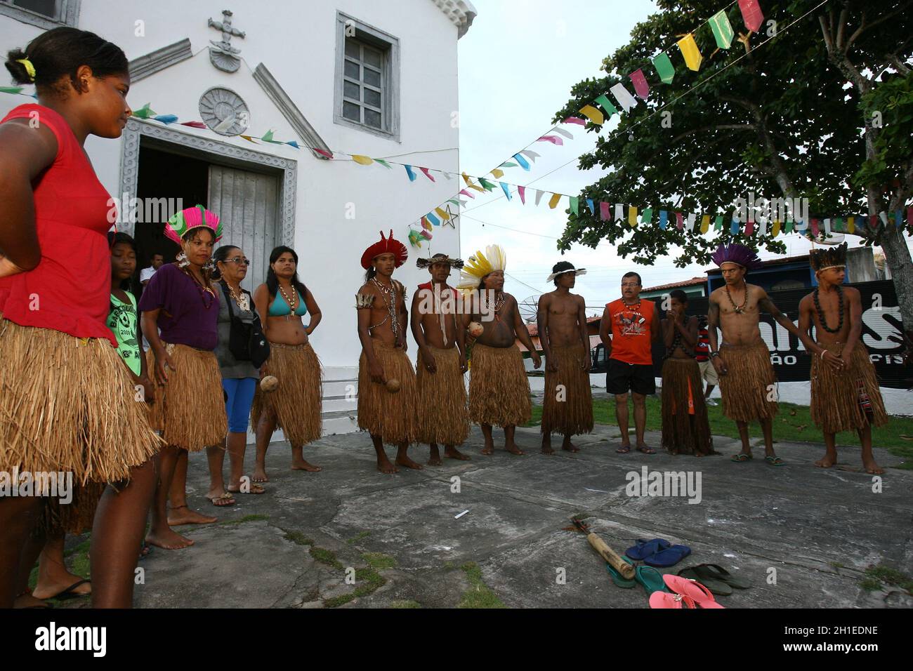 ilheus, bahia / brésil - 8 janvier 2012: Les Indiens de Tupinamba sont vus pendant la danse traditionnelle dans le district d'Olivanca, dans la municipalité d'Ilhe Banque D'Images