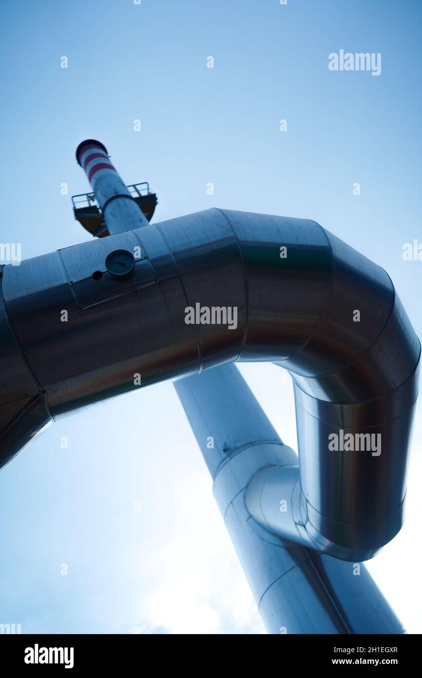 Cheminée utilisée pour évacuer les gaz de combustion de l'unité de chaudière,  principalement dans l'industrie Photo Stock - Alamy