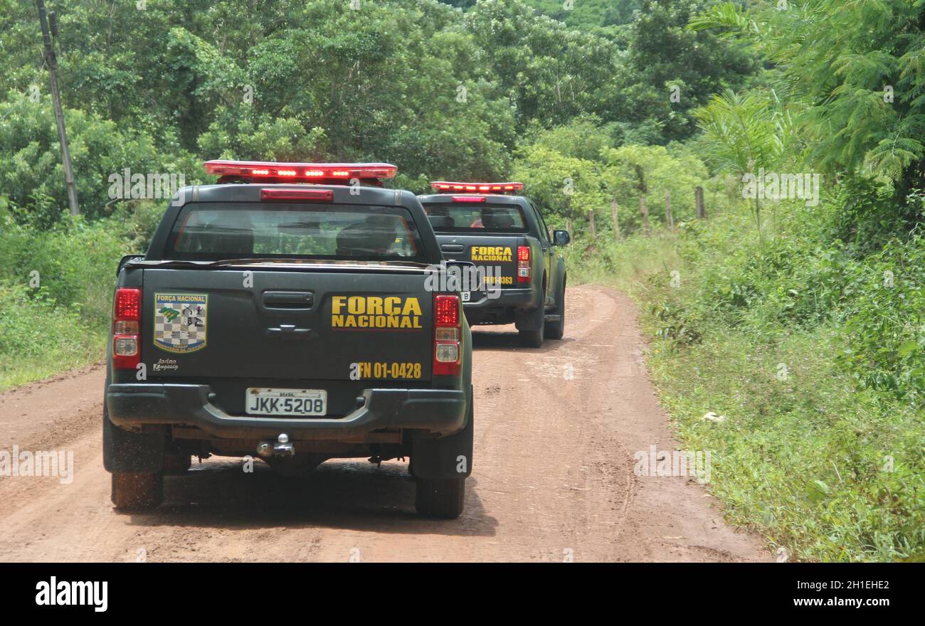 ilheus, bahia / brésil - 15 février 2014 : les agents de la Force nationale font une enquête sur la zone de conflit armé entre les agriculteurs et les Indiens Tupinamba dans les zones rurales d'Ilheus. ** Banque D'Images