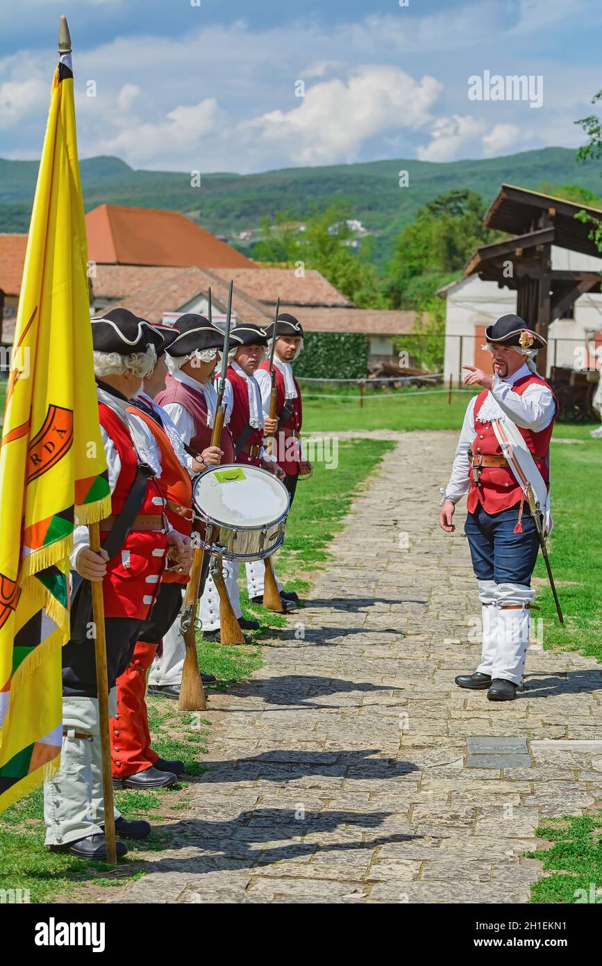 Alba Iulia, Roumanie - 04 mai 2019 : soldats du XVIIIe siècle au Festival romain Apulum 'Revolta'. Banque D'Images