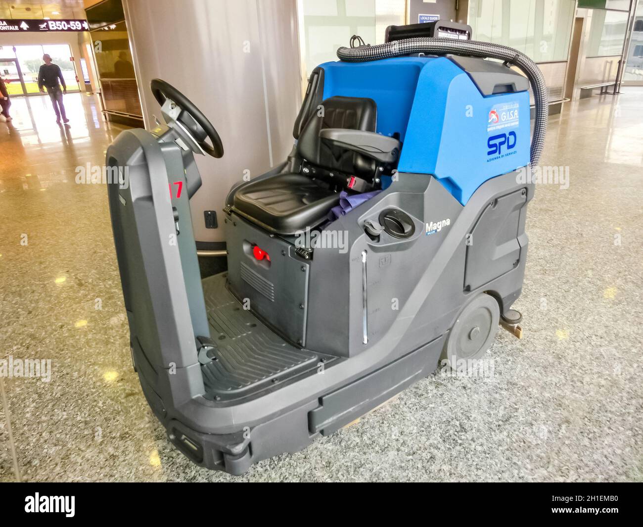 Milan, Italie - 18 septembre 2019 : machine de nettoyage de sols.Automatisation des services de compensation.Équipements pour le nettoyage de sols dans les aéroports, les gares, Banque D'Images