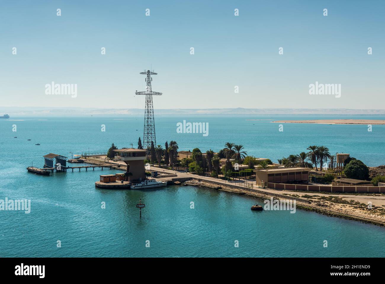 Abou Sultan, Egypte - Novembre 5, 2017 : Le Grand lac Amer en Égypte. Le Grand lac Amer est un lac d'eau salée, relié à la mer Méditerranée un Banque D'Images