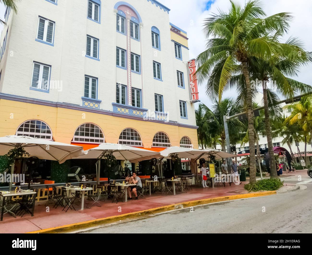 Miami, États-Unis d'Amérique - 30 novembre 2019 : Edison Hotel at Ocean Drive à Miami Beach, Floride.L'architecture art déco de South Beach en est une Banque D'Images