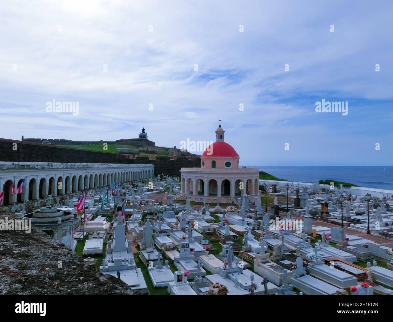 San Juan, Porto Rico - 08 mai 2016 : ancien cimetière de San Juan à Porto Rico et vue sur l'océan Banque D'Images