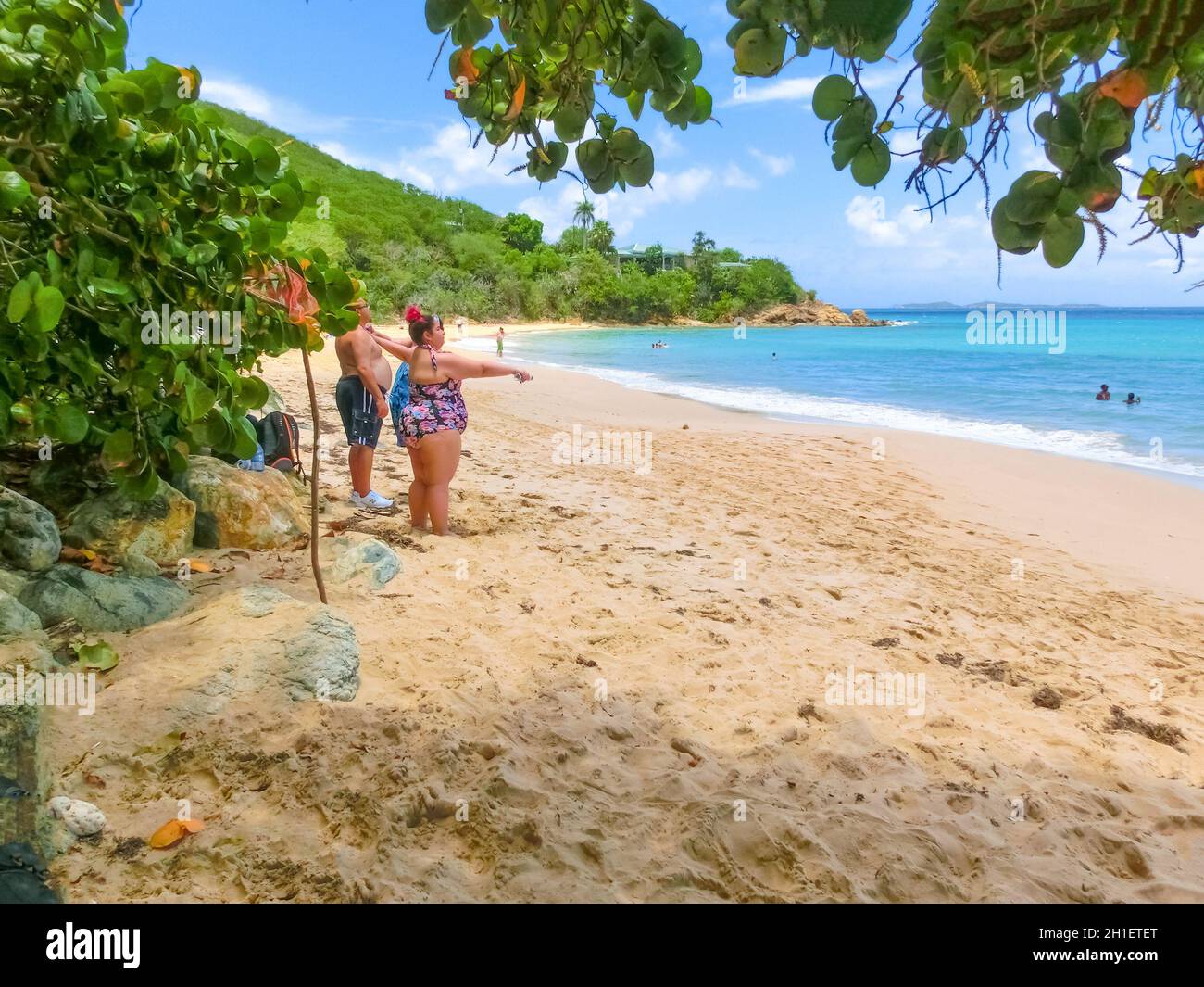 St. Thomas, îles Vierges américaines - 16 mai 2016 : les gens à la plage tropicale des Caraïbes Morning Star Marriott Frenchmans Cove Resort. Banque D'Images