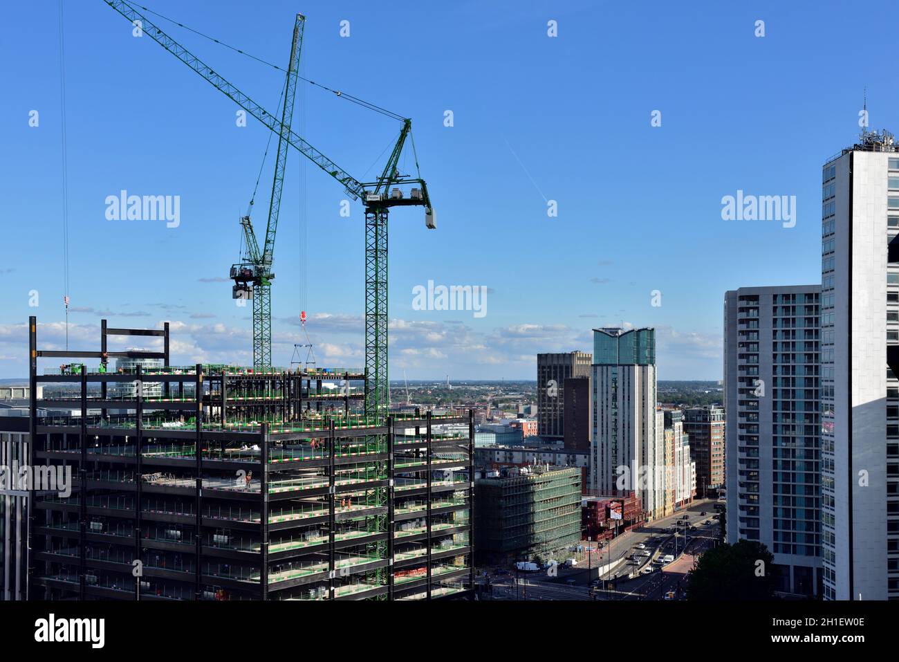 Vue sur les grands bâtiments du centre-ville de Birmingham avec un nouveau bâtiment en construction, Royaume-Uni Banque D'Images