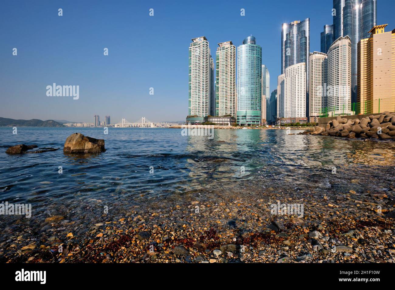 BUSAN, CORÉE DU SUD - 13 avril 2017 : Cité Marine cher et prestigieux gratte-ciel résidentiel à Busan, Corée du Sud Banque D'Images