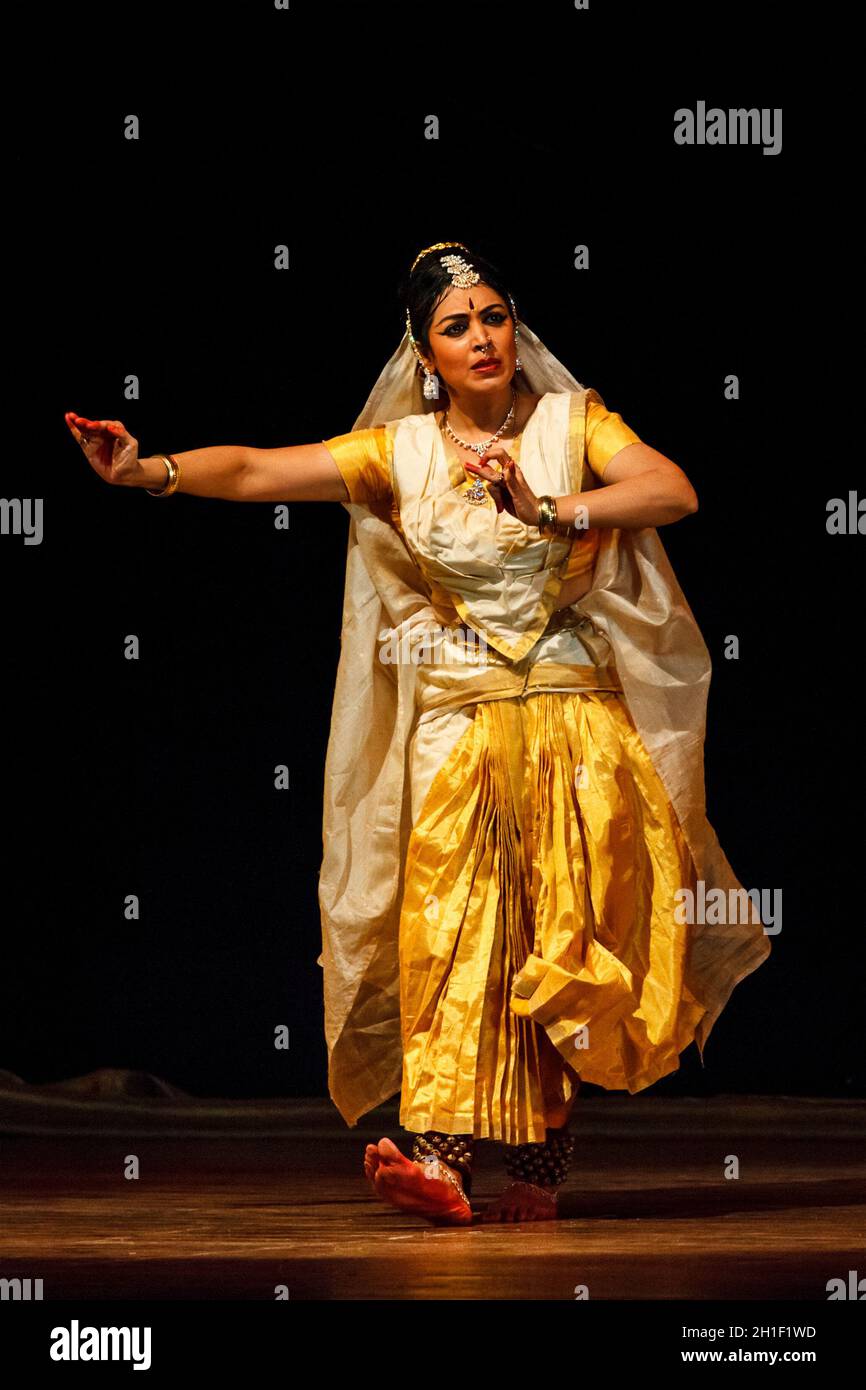 CHENNAI, INDE - 31 AOÛT : représentation de Bharata Natyam (Bharatanatyam - danse indienne classique) le 31 août 2009 à Chennai, Tamil Nadu, Inde.Exposition Banque D'Images