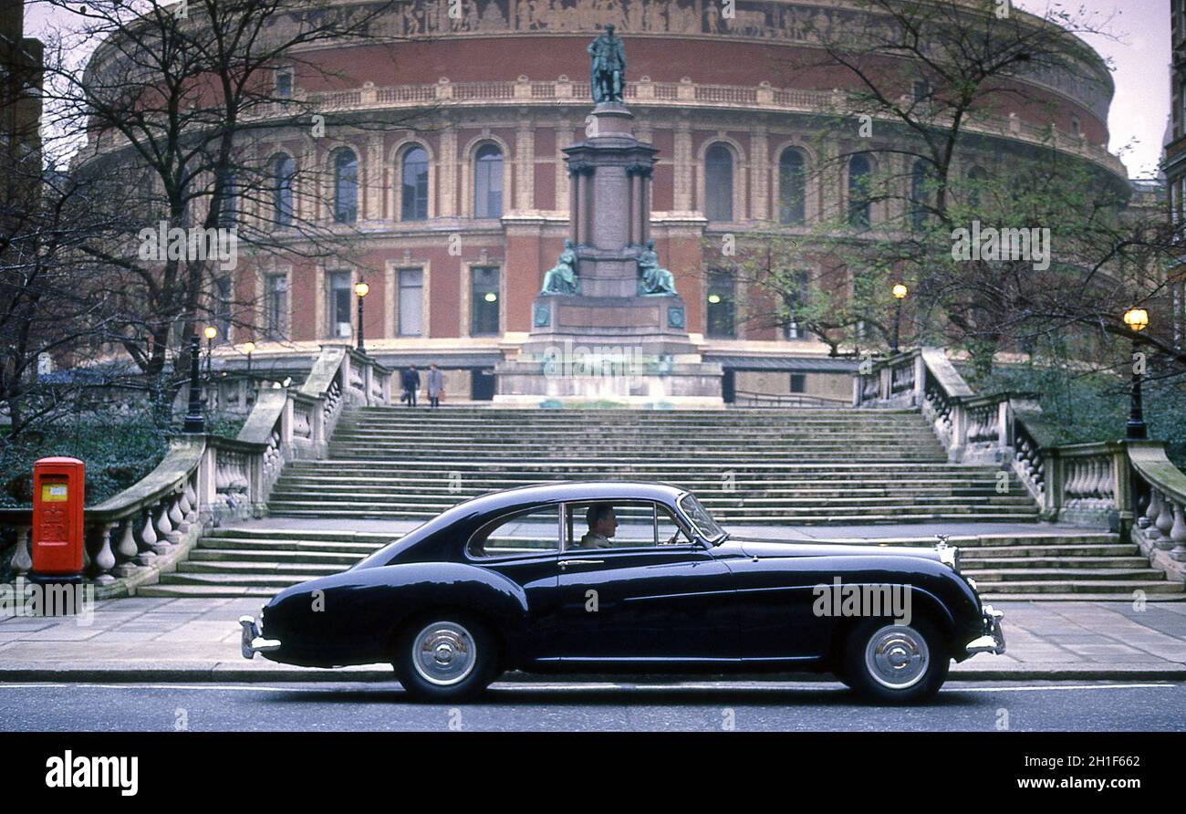 1951 Bentley Continental en voiture à l'Albert Hall Kensington Londres Banque D'Images