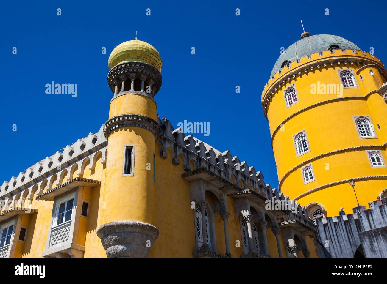 SINTRA, PORTUGAL - Mai 2018 : le palais de Pena un château romantique situé à Sao Pedro de Penaferrimat à la municipalité de Sintra sur le Portugues Banque D'Images