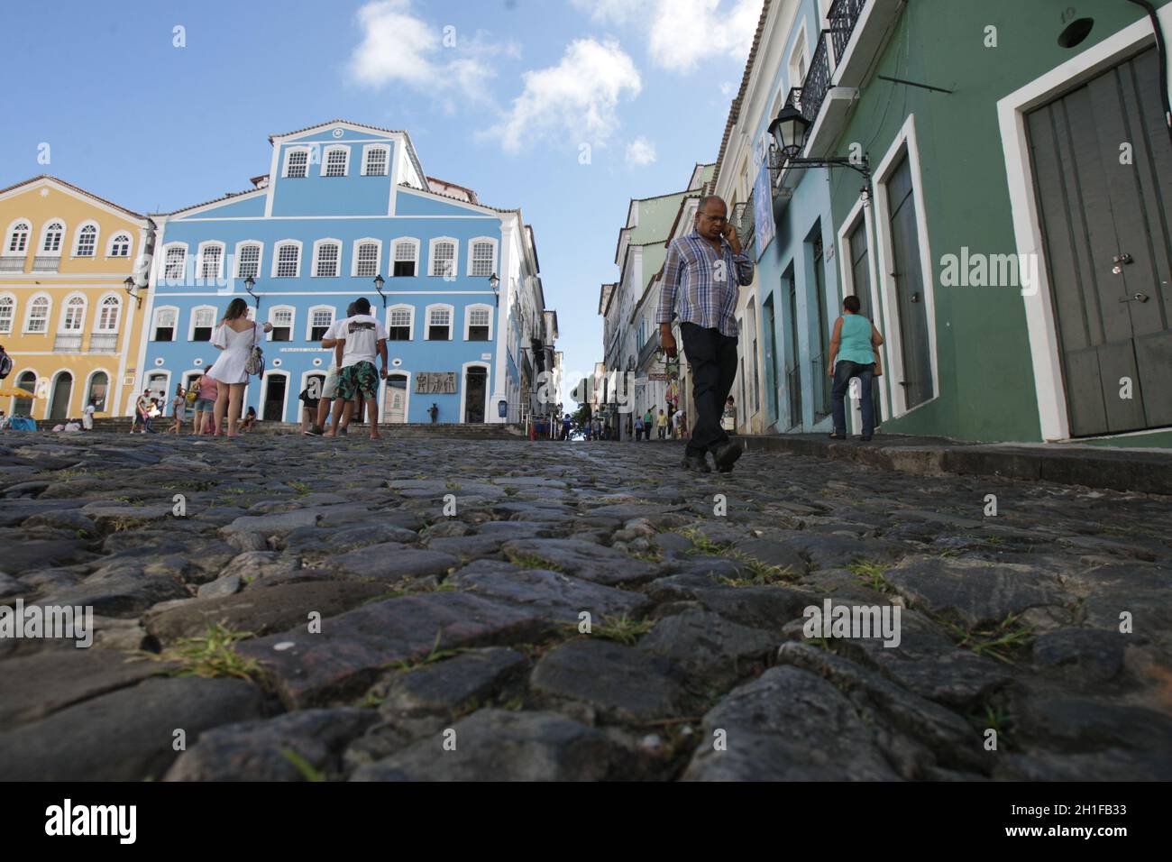 salvador, bahia / brésil - 10 avril 2017 : On voit des gens dans la région de Pelourinho. L'endroit fait partie du centre historique de la ville de Salvador. Banque D'Images