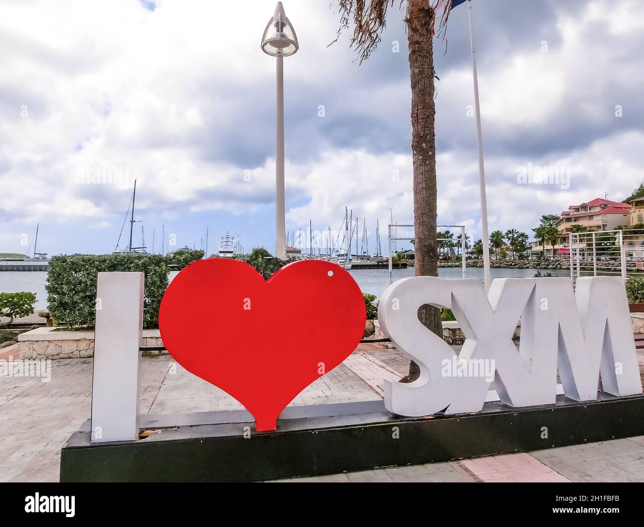 Marigot, Sint Maarten - 14 mai 2016 : le signe et la statue que j'aime Saint Martin à Marigot, île de Saint-Martin Banque D'Images