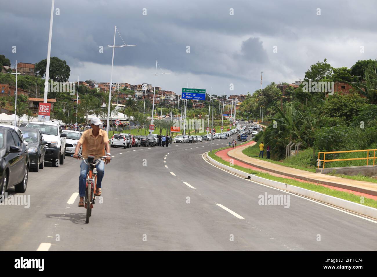 salvador, bahia / brésil - 6 avril 2019: Vue sur le tronçon de l'Avenida 29 de Março, dans la région de Sao Marcos dans la ville de Salvador. *** local C Banque D'Images