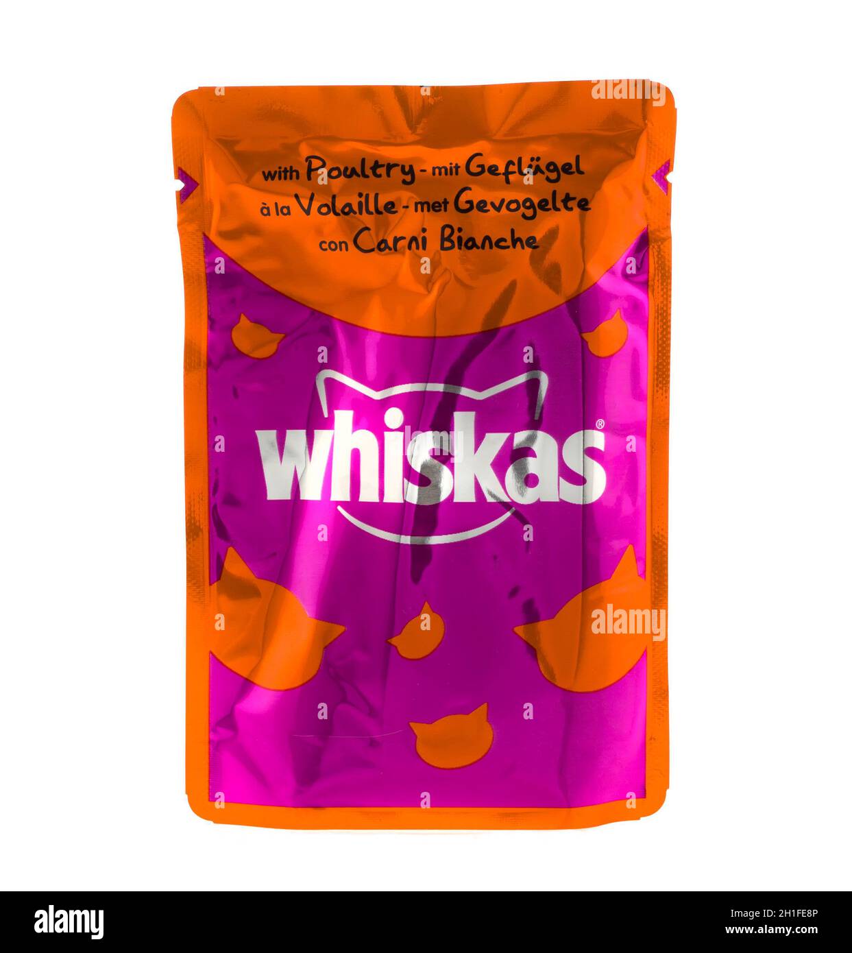 SWINDON, Royaume-Uni - 25 MAI 2014 : emballage d'aliments Whiskas pour chats de volaille sur fond blanc Banque D'Images
