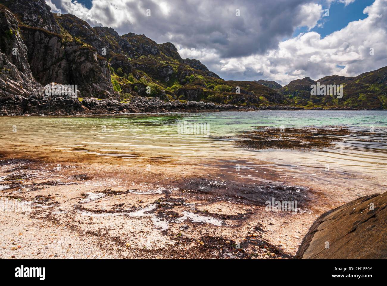 Un été 3 HDR d'eaux calmes à la plage éloignée près de Smirisary à Moidart, Lochaber, Écosse.10 juin 2010 Banque D'Images