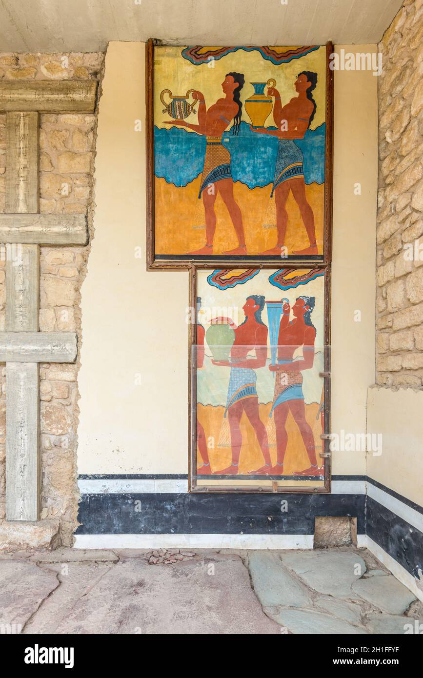 Knossos, Grèce - Novembre 2, 2017 : fresque à l'entrée sud du palais de Knossos. C'est le plus grand site archéologique de l'âge du bronze sur la Crète. Banque D'Images