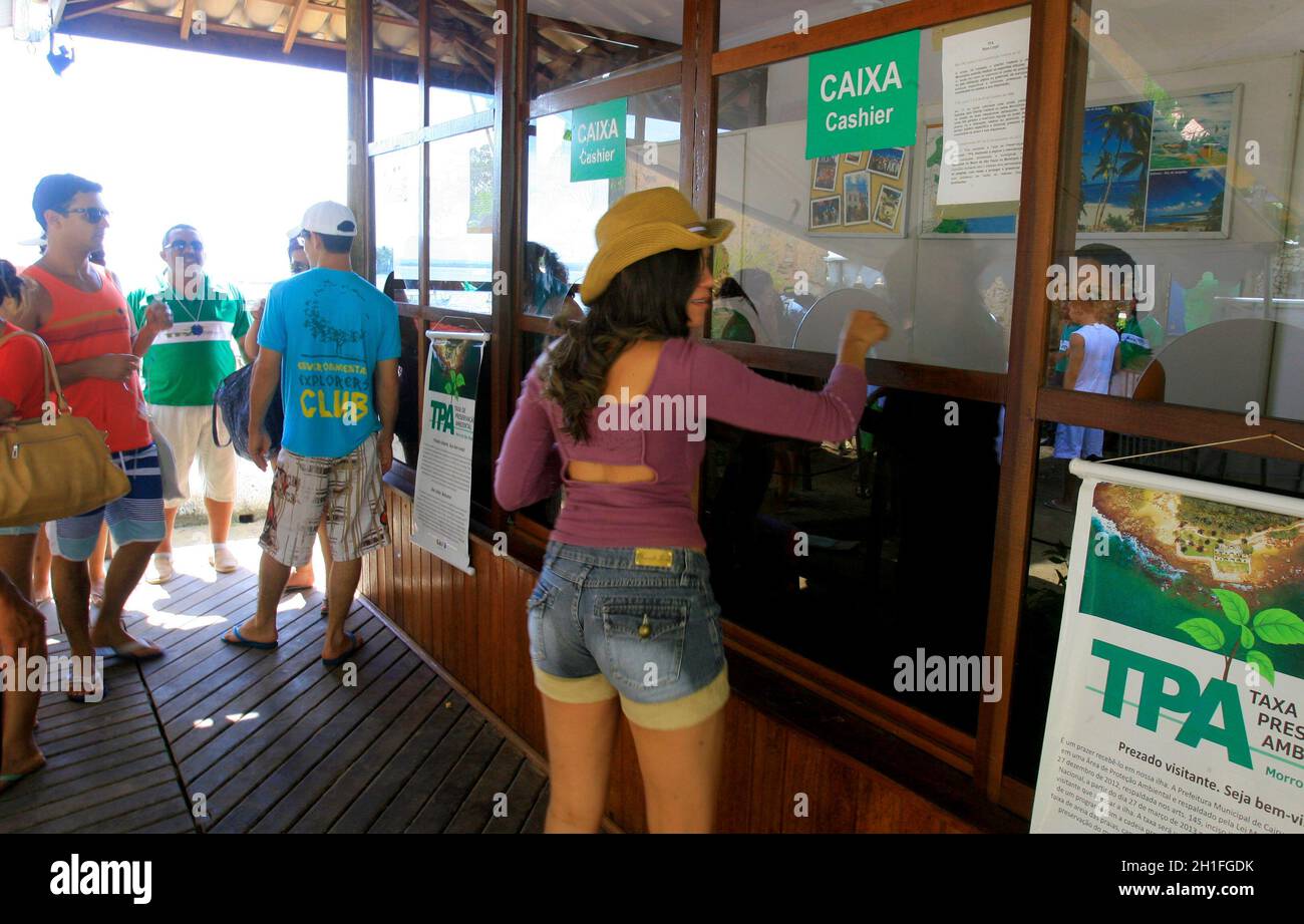 Cairu, bahia / brésil - 14 novembre 2013: Les touristes sont vus payer des frais de préservation de l'environnement pour entrer dans Morro de Sao Paulo. *** Légende locale *** Banque D'Images