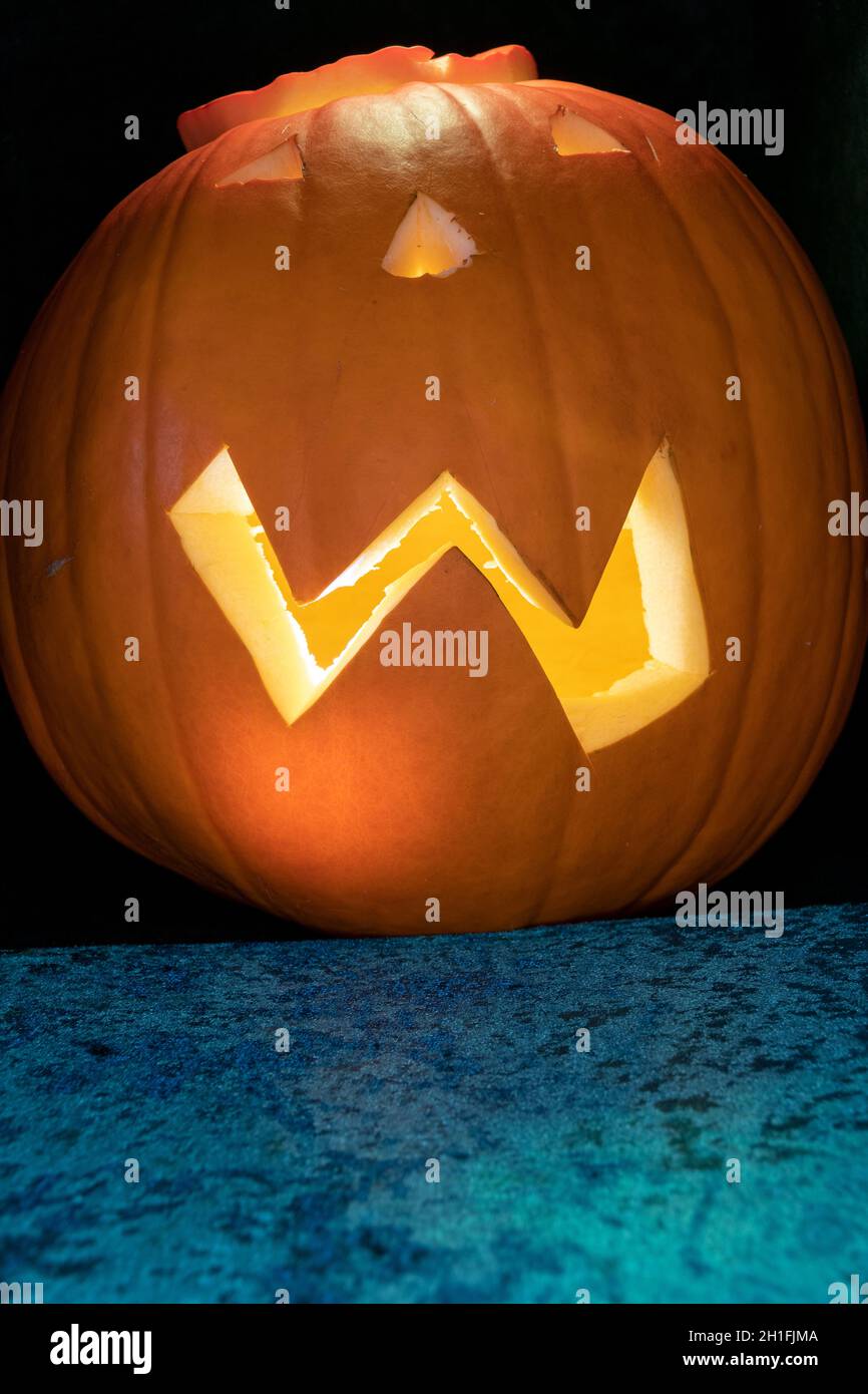 Beleuchteter Halloween Kürbis Banque D'Images
