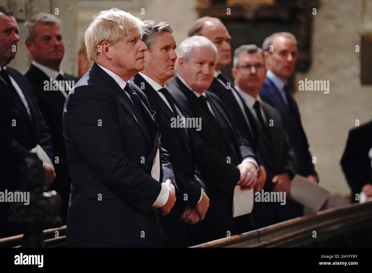 (Gauche-droite) le Premier ministre Boris Johnson, le chef du Parti travailliste Sir Keir Starmer et le chef du SNP Wesminster Ian Blackford assistent à un service en l'honneur de Sir David Amiss à l'église de St Margaret, dans le domaine de Westminster Abbey, à Londres.Date de la photo: Lundi 18 octobre 2021. Banque D'Images