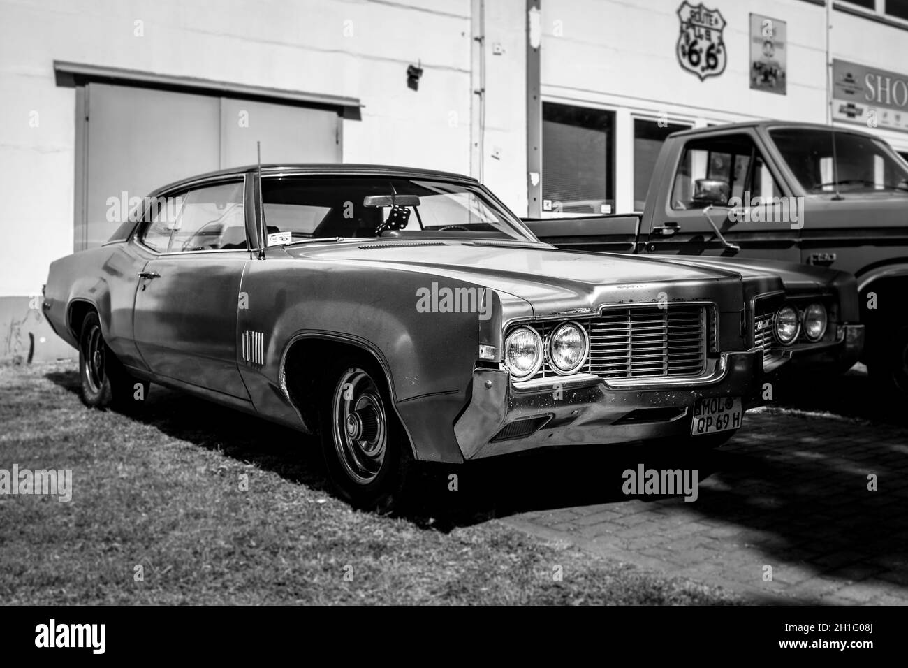 BERLIN - 05 MAI 2018 : berline Oldsmobile Delta 88 Royale, 1969. Noir et blanc. Banque D'Images