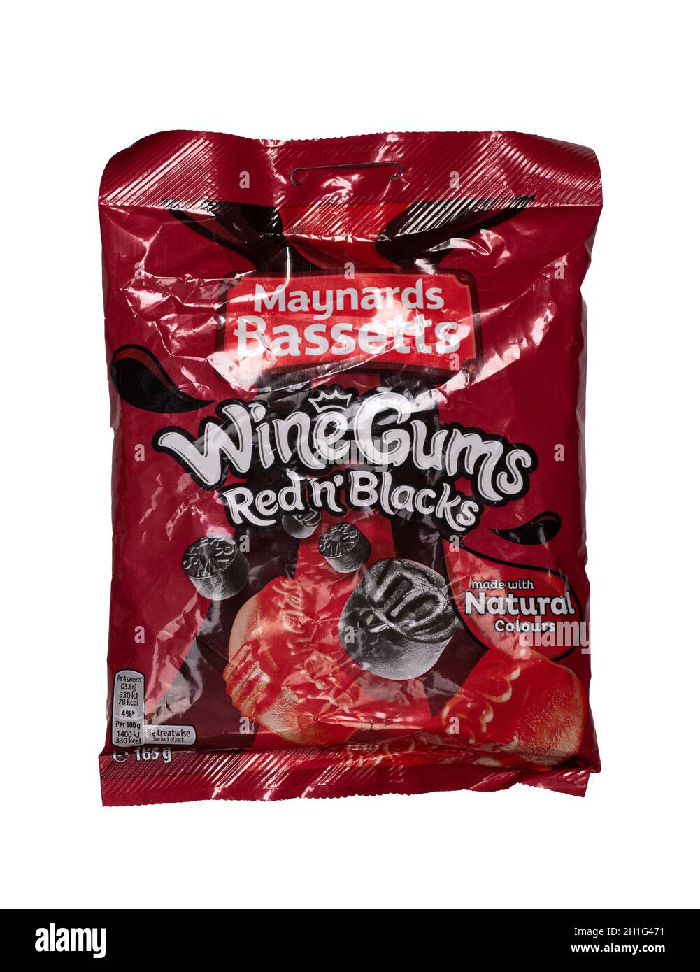 SWINDON, Royaume-Uni - 22 JUIN 2020: , Maynards Bassetts Red N Black Wine gums paquet sur fond blanc. Banque D'Images