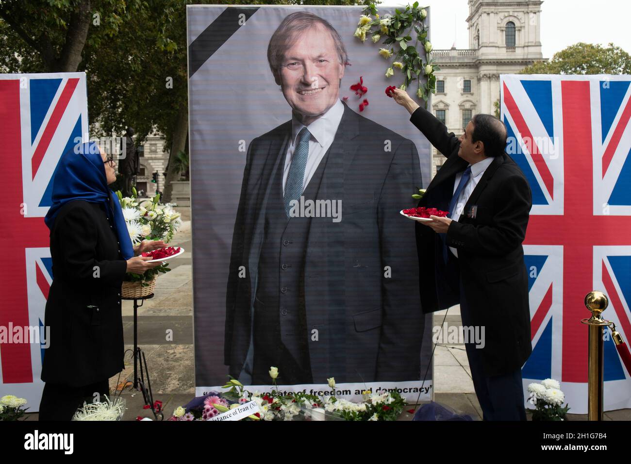 LONDRES, le 18 octobre 2021, Mémorial du député conservateur Sir David Amiss à propos du Parlement Sqaure, qui représentait Southend West dans l'Essex et qui a été poignardé à mort à l'église méthodiste Belfoires de Leigh-on-Sea Banque D'Images