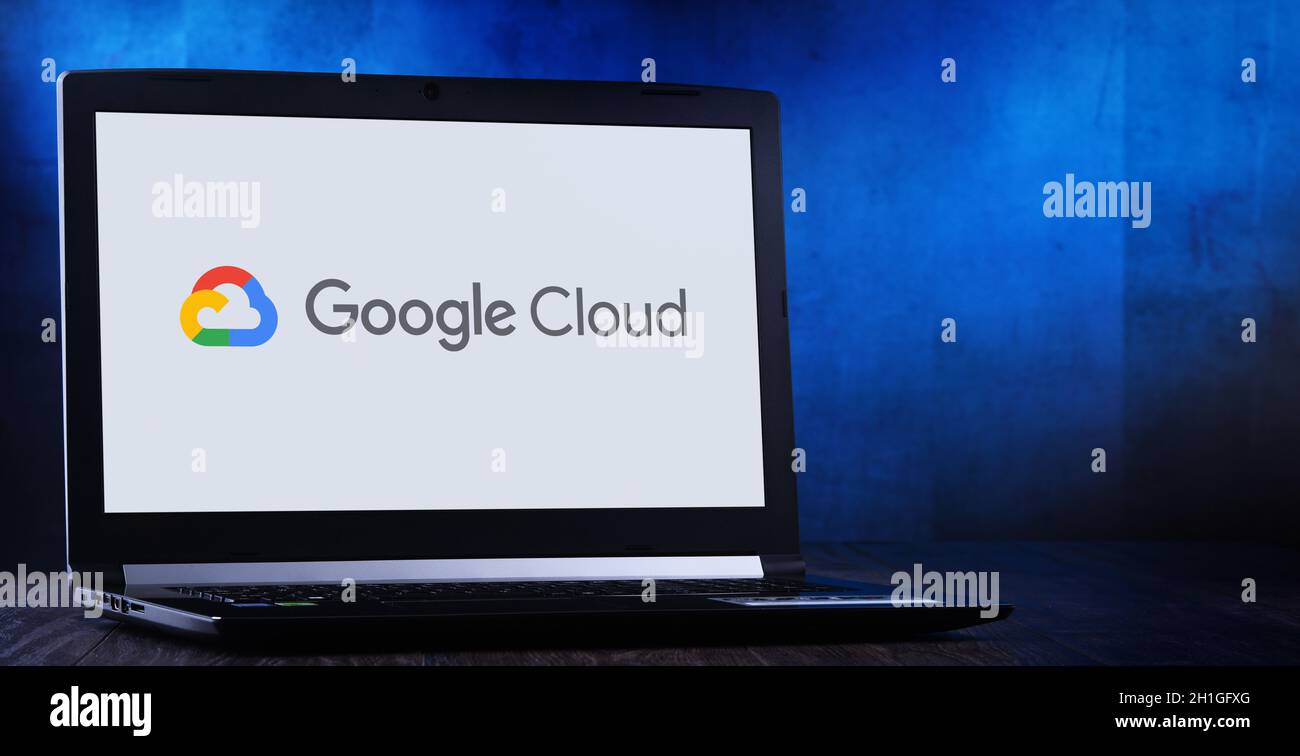 POZNAN, POL - JUL 14, 2020: Ordinateur portable affichant le logo de Google Cloud Platform (GCP), offert par Google Banque D'Images