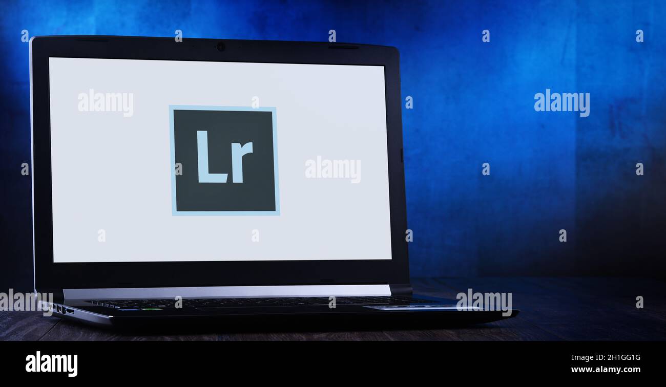 POZNAN, POL - JUL 14, 2020: Ordinateur portable affichant le logo d'Adobe Lightroom, une famille de logiciels d'organisation d'images et de manipulation d'images développer Banque D'Images