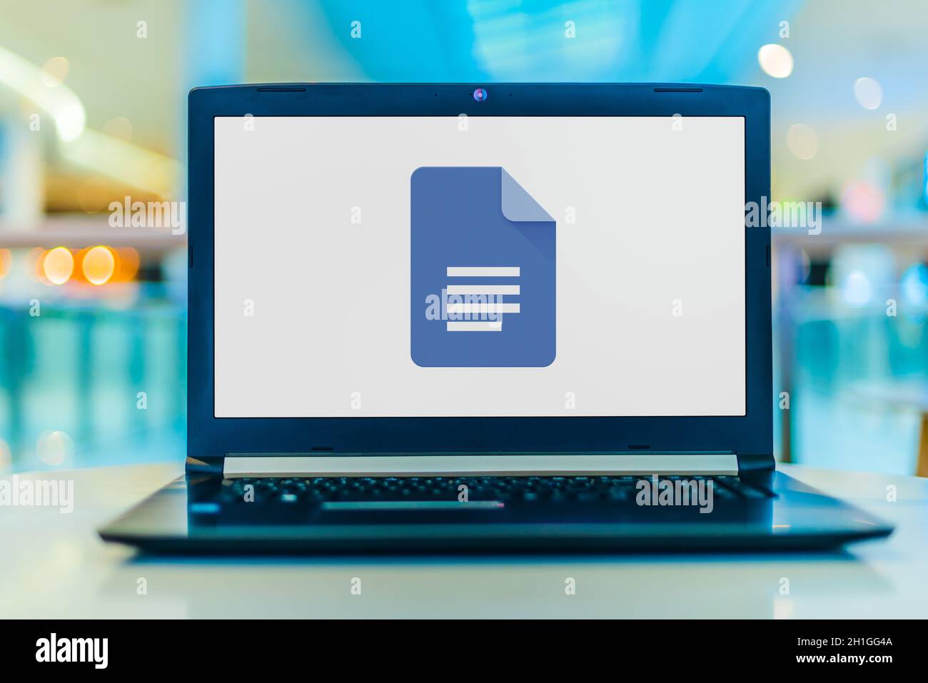 POZNAN, POL - 6 MAI 2020: Ordinateur portable affichant le logo de Google Docs, un traitement de texte développé par Google Banque D'Images