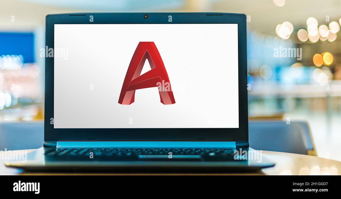 POZNAN, POL - 16 JUIN 2020 : ordinateur portable affichant le logo d'AutoCAD, une application commerciale de conception assistée par ordinateur (CAO) et de dessin, de Banque D'Images