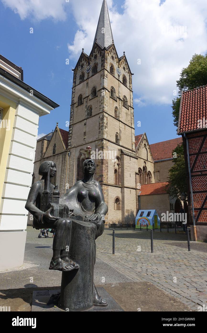 Stadtgeschtsdenkmal vor dem Herforder Münster - évangélisch-lutherische Pfarrkirche, Herford, Nordrhein-Westfalen, Allemagne Banque D'Images