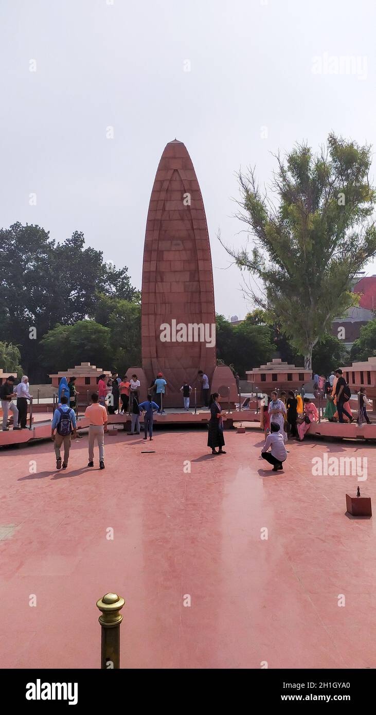 L'obélisque en pierre rouge du massacre de Jallianwala Bagh a été construit à la mémoire d'innocents civils indiens sans armes tués par un général démis de lui.Amritsar, Banque D'Images