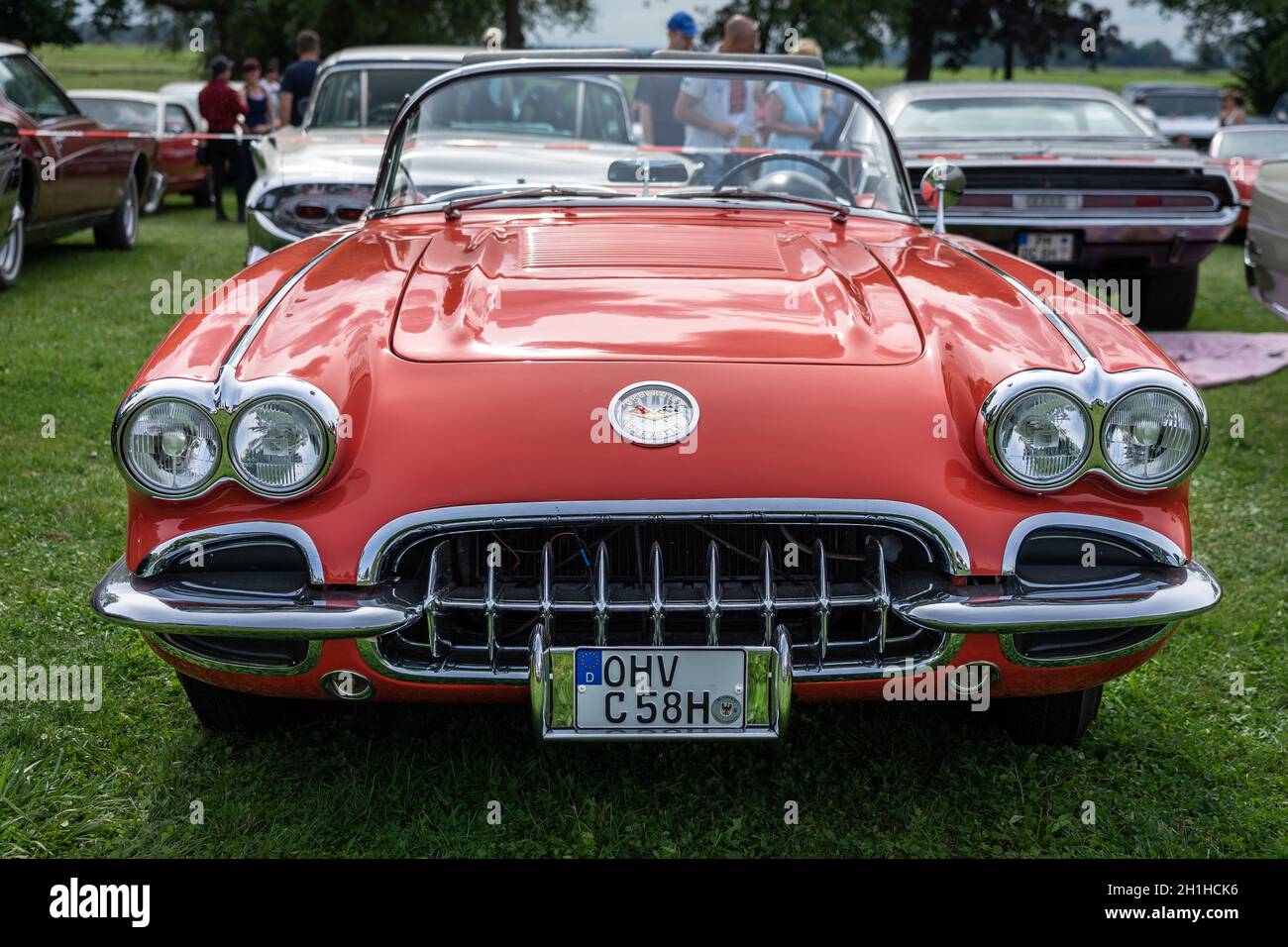 DIEDERSDORF, ALLEMAGNE - 30 AOÛT 2020 : la voiture de sport Corvette de Chevrolet (C1), 1958. L'exposition « US car Classics ». Banque D'Images