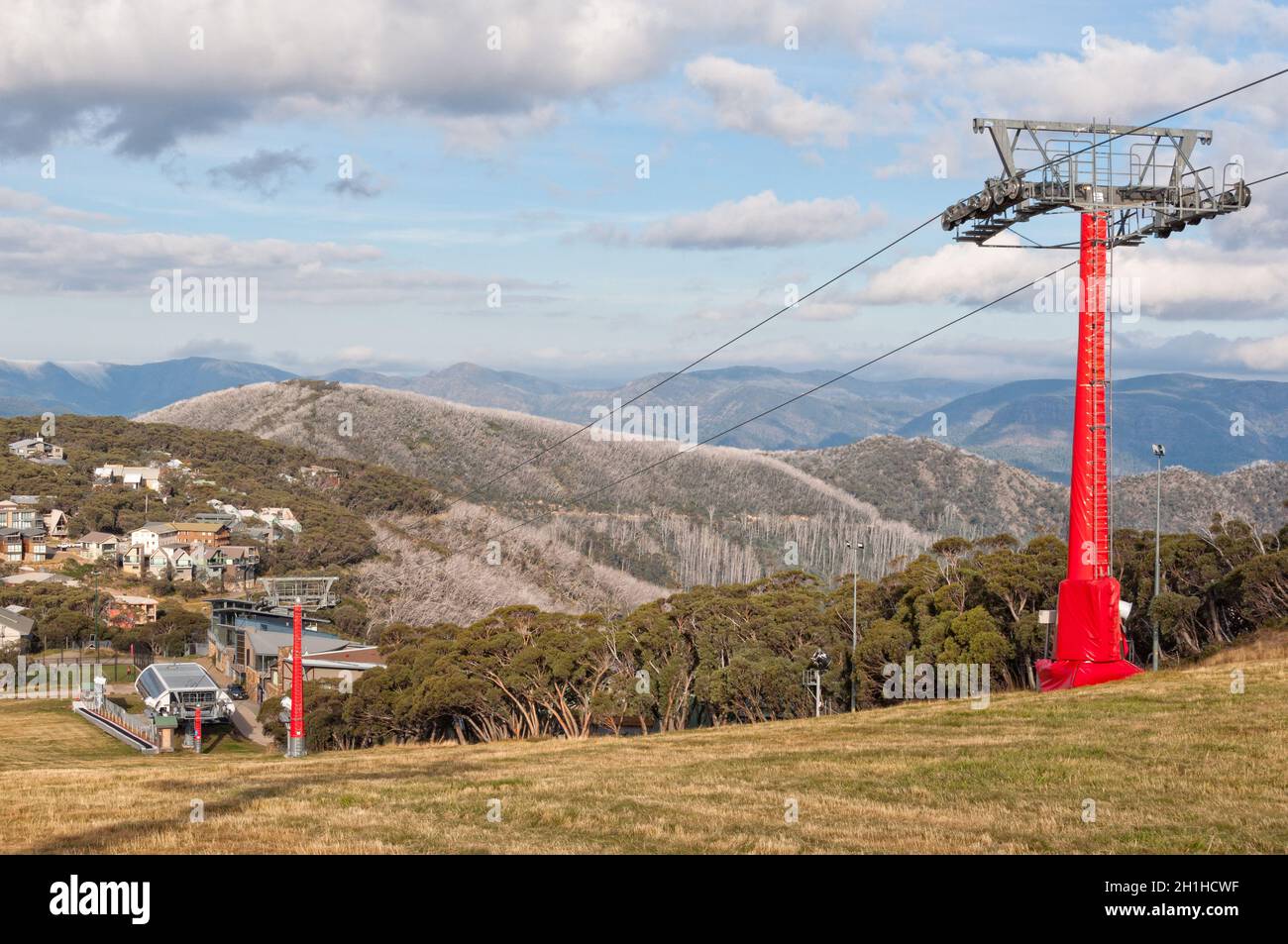 Vue sur les Alpes victoriennes depuis M Buller en automne - Mt Buller, Victoria, Australie Banque D'Images