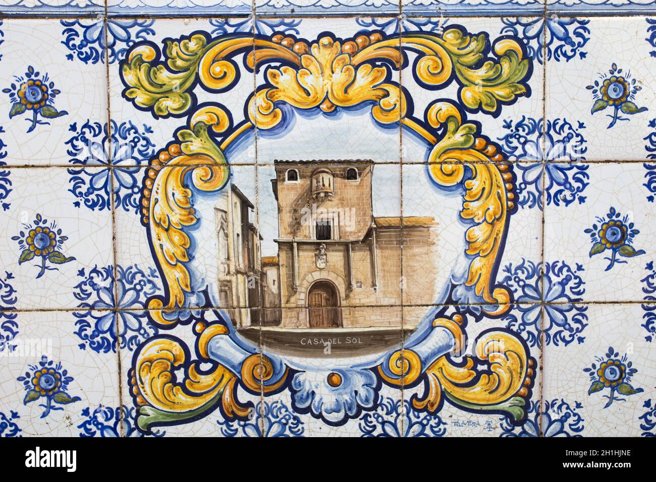 Caceres, Espagne - 27 mai 2020 : les principaux monuments de la ville de Caceres sur carreaux vitrés. Casa de sol Banque D'Images