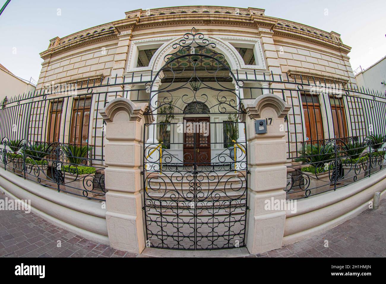 Vue générale de Casa Arias. Célèbre et ancienne Casa Arias sur Aquiles Serdán rue dans le centre historique de Hermosillo, Sonora, Mexique.Architecture ancienne, INAH ...Maison Arias (photo par Luis Gutierrez / Norte photo) Vista général de Casa Arias. famosa y antigua Casa Arias en la calle Aquiles Serdán en el centro histórico de Hermosillo, Sonora, Mexique.Arquitectura antigua, INAH...(Photo par Luis Gutierrez/Norte photo) Banque D'Images