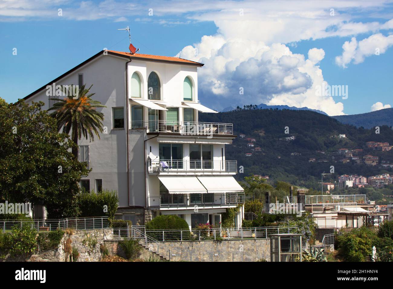 Le paysage urbain de la spezia depuis une maison majestueuse en haut de la colline.Italie.Photo de haute qualité Banque D'Images