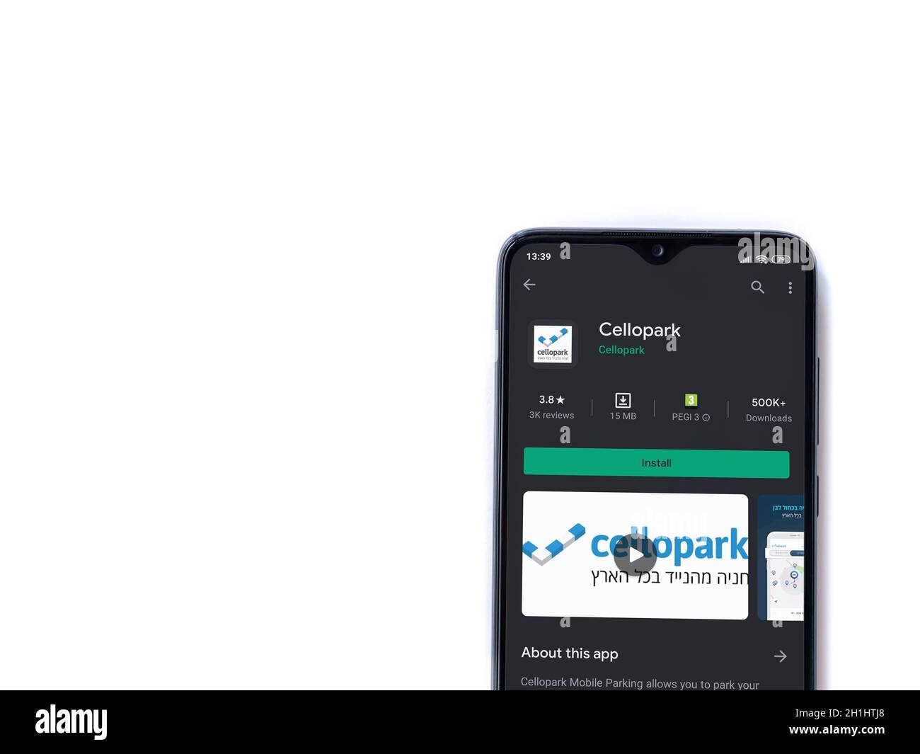 LOD, Israël - 8 juillet 2020 : page de l'application Cellopark sur l'écran d'un smartphone mobile noir isolé sur fond blanc. Plan d'étapage avec vue de dessus Banque D'Images