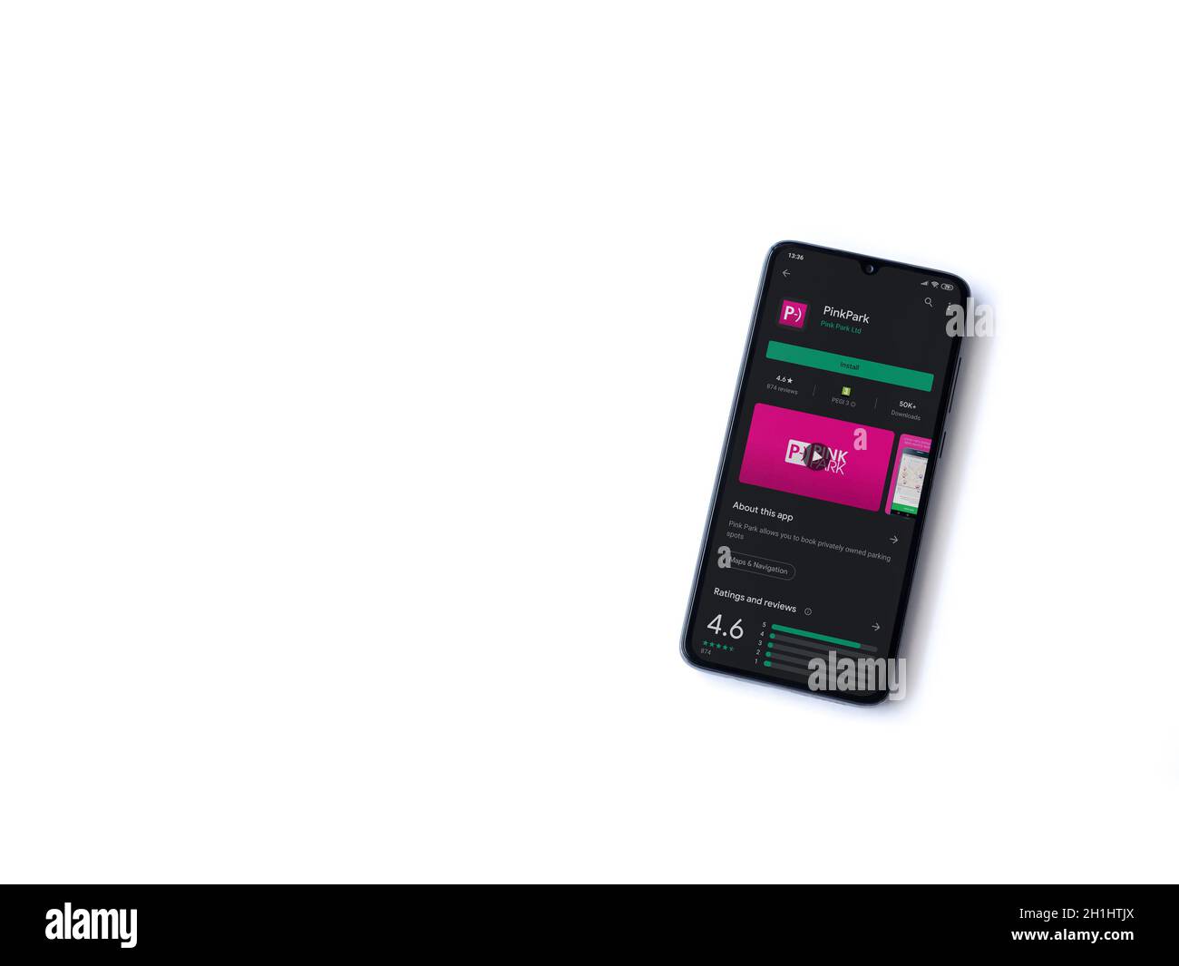 LOD, Israël - 8 juillet 2020 : page de la boutique de jeux de l'application Pink Park sur l'écran d'un smartphone mobile noir isolé sur fond blanc. Plan d'étapage avec vue de dessus Banque D'Images