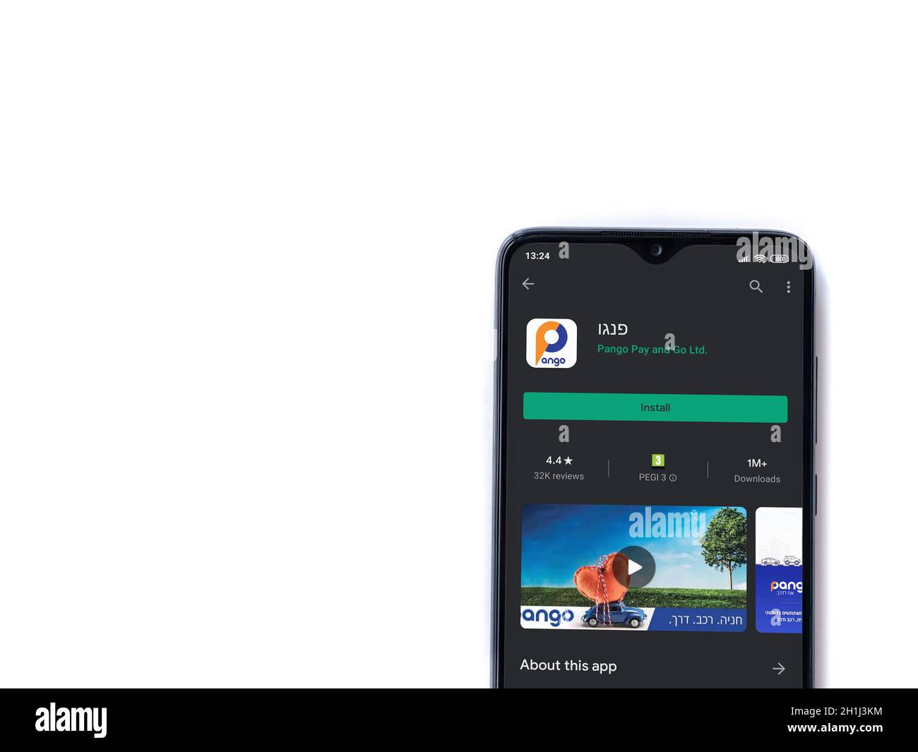 LOD, Israël - 8 juillet 2020 : page de la boutique de jeux d'applications Pango sur l'écran d'un smartphone mobile noir isolé sur fond blanc. Vue de dessus, poser à plat avec Banque D'Images