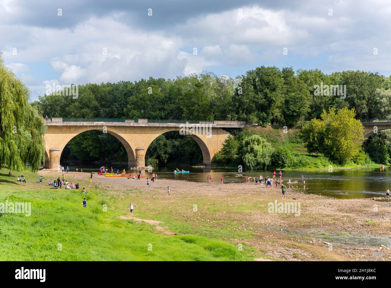 Limeuil, France - 15 août 2019 : Les organisateurs du parc a10. Rencontre Dordogne Vezere rivière à Limeuil, Dordogne, France. Banque D'Images