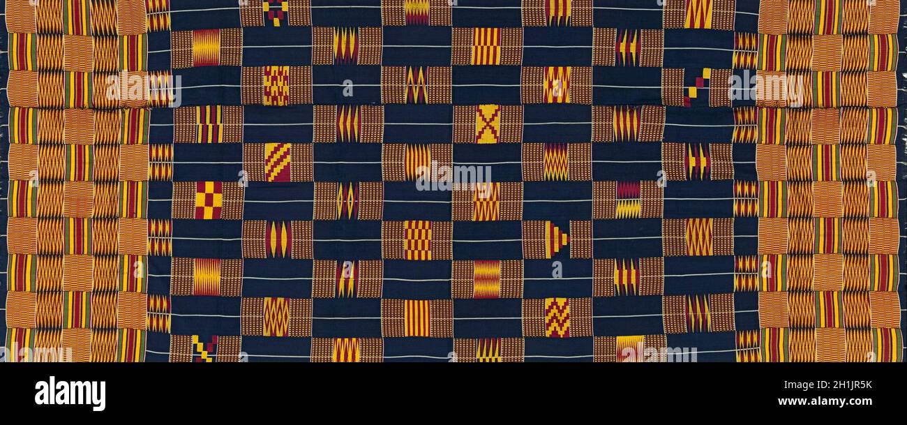 Kente (Akan: Nwentoma; Ewe: kete), un textile ghanéen, fait de bandes tissées à la main.Historiquement, le tissu a été porté de façon togae par la royauté parmi les groupes ethniques comme les Ashanti et Ewe.Dans le Ghana moderne, le port de tissu Kente est devenu généralisé pour commémorer des occasions spéciales Banque D'Images