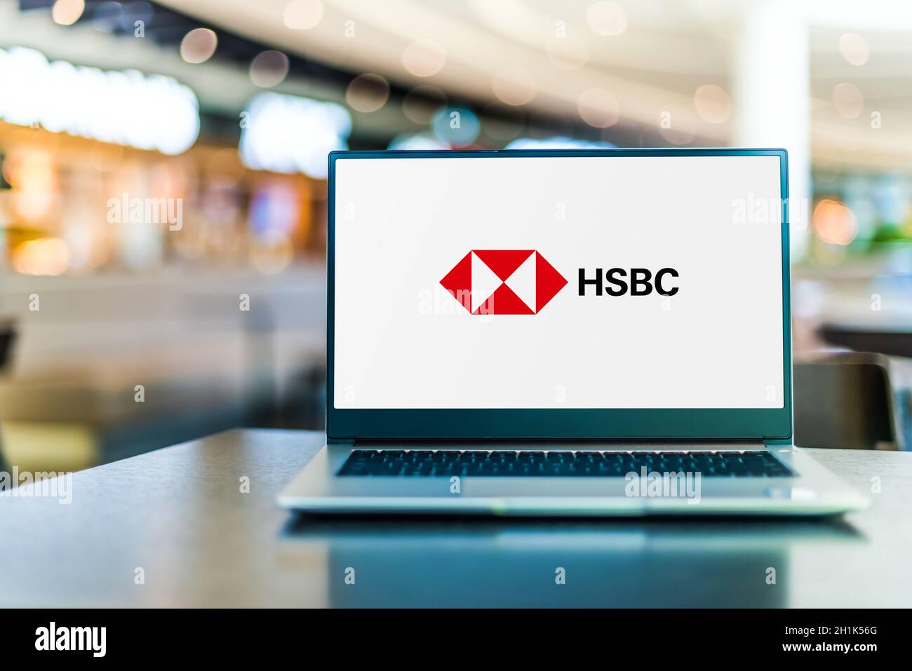 POZNAN, POL - SEP 23, 2020 : ordinateur portable affichant le logo de HSBC Holdings plc, une banque d'investissement multinationale britannique et holdi de services financiers Banque D'Images